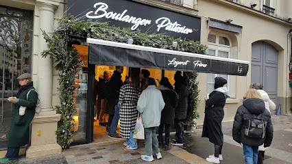 Vitrine de la boulangerie LOGEROT Frères à Paris 12e
