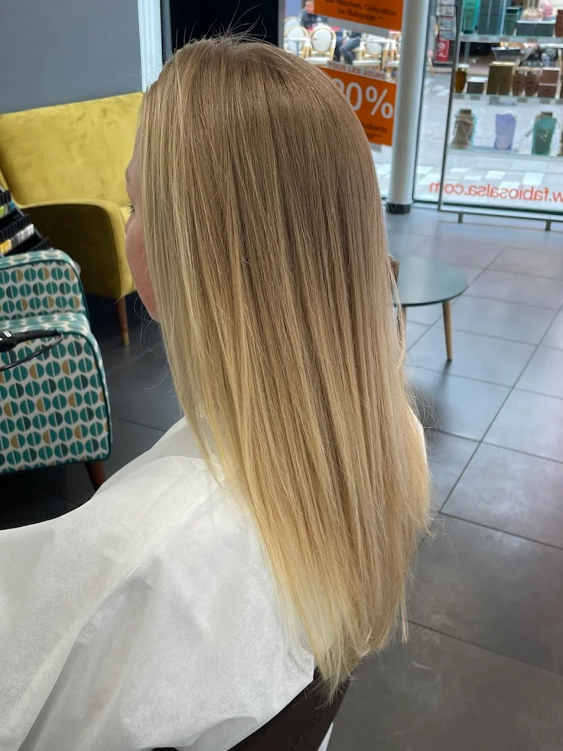 Poste de coiffure avec lavabo