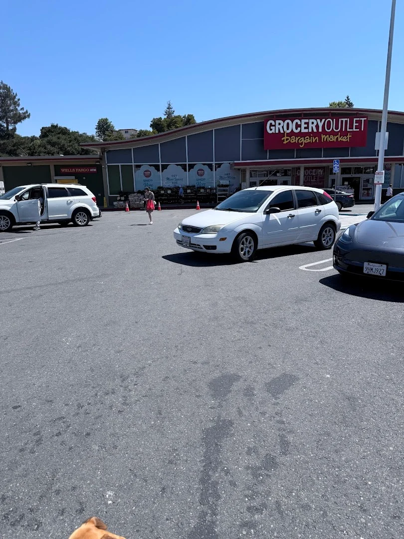 Grocery Outlet storefront
